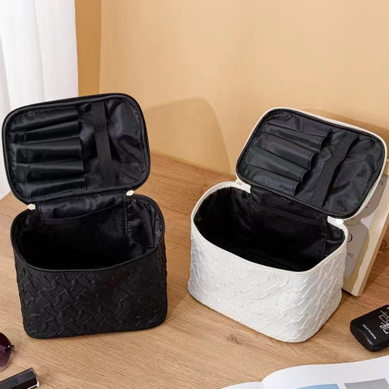 Travel Makeup Bag – Multifunctional, Stain-Resistant, Handheld Organizer